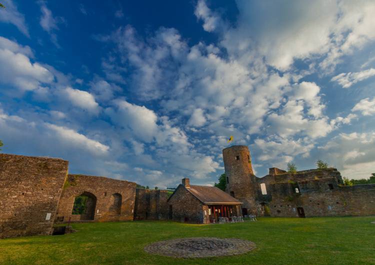 burg reuland burgruine 15 c markus balkow ostbelgien.eu