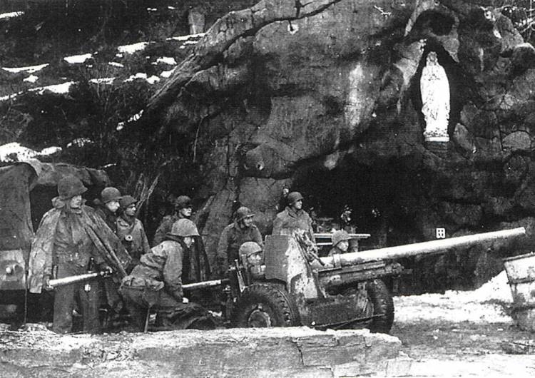 01h schoenberg grotte 1944 c archiv freddy keller