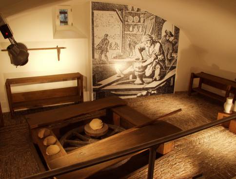 raeren burg toepfereimuseum 27 toepferscheibe c christian charlier